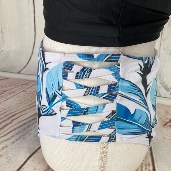 Bikini - Picture 2 of 6